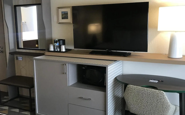 Holiday Inn Tacoma Mall by IHG