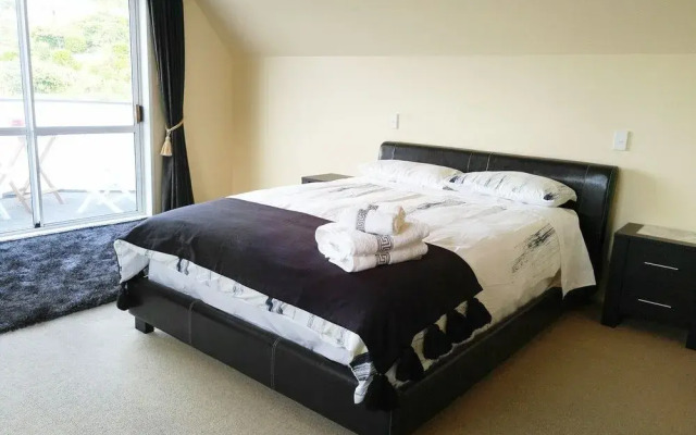 Foodora Lake View Bed & Breakfast