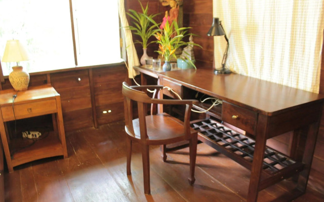 Thai Teak House Garden Homestay