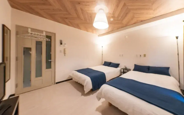 Namba West 5 connecting room