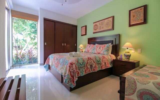 Rooftop Jacuzzi Vacation Home by Olahola