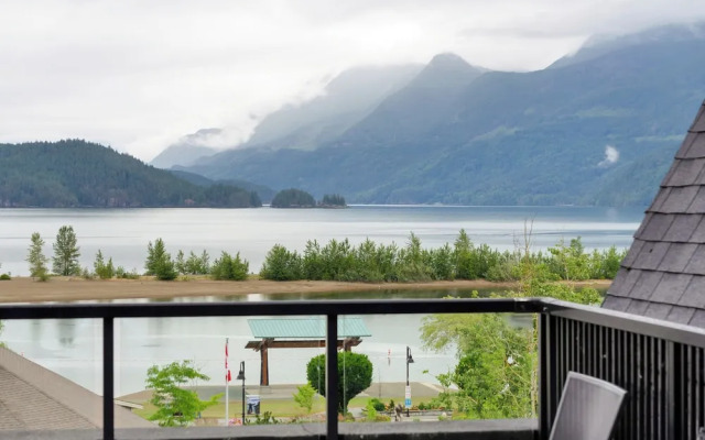 Rooftop Paradise Luxe 2BR  Lake Views