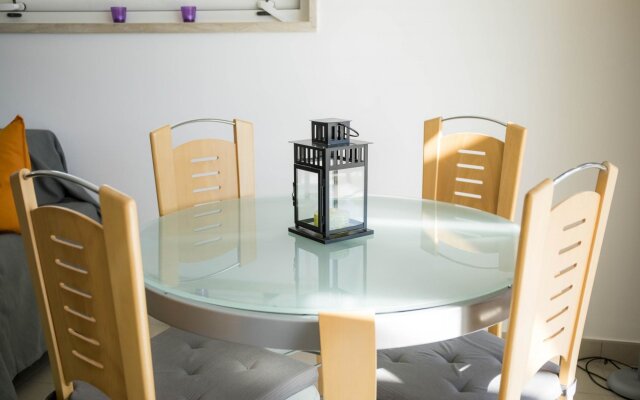 B06 - Top-Floor Marina Club 2 Bed Apartment