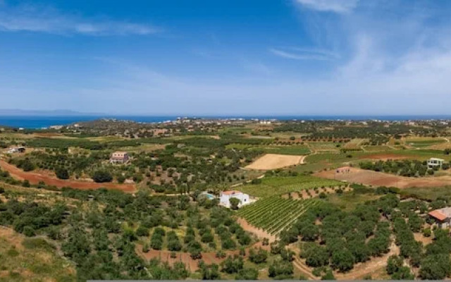 Villa Elihrisos-private Heated Pool Near the sea
