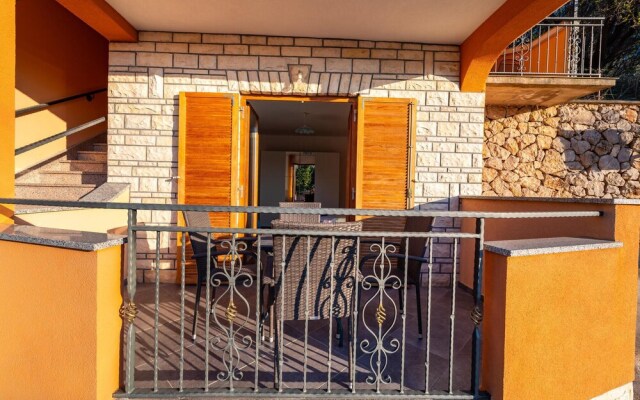 Nice Apartment in Modric With 1 Bedrooms and Wifi