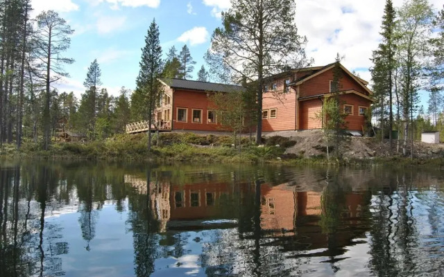 Pinetree Lodge