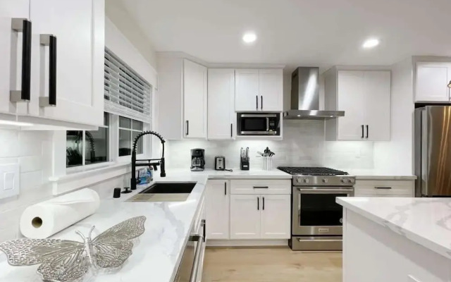 @ Marbella Lane - Contemporary Sophisticated Home