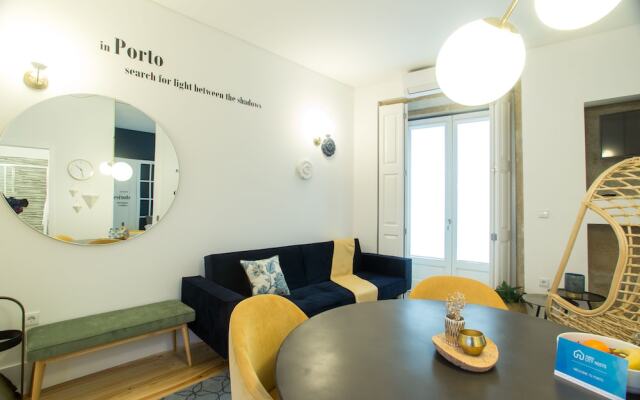 Janelas de São Bento by Porto City Hosts