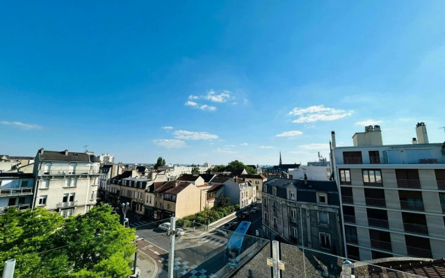 We Live In R - Suite 401