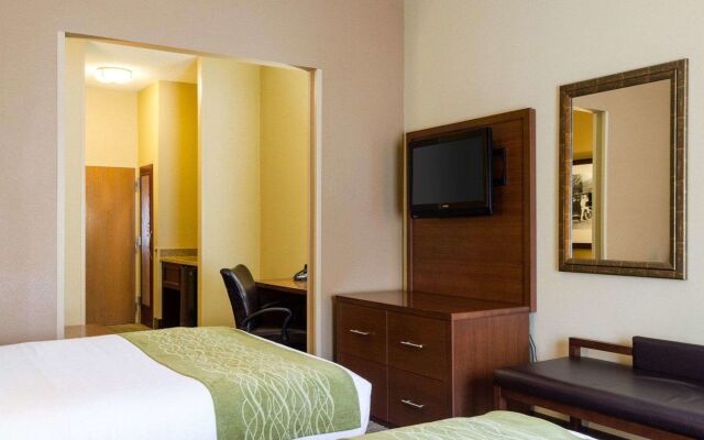 Russell Inn & Suites