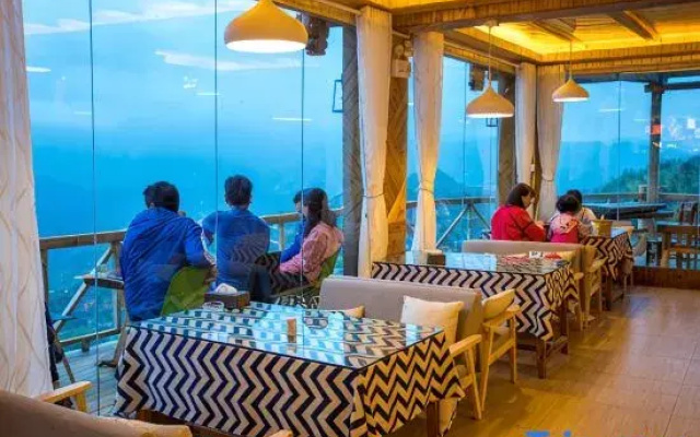 Longji View Building Homestay (Xishanyu Optimistic View Terrace)