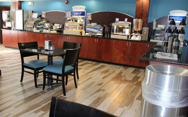 Holiday Inn Express & Suites Roanoke Rapids SE by IHG