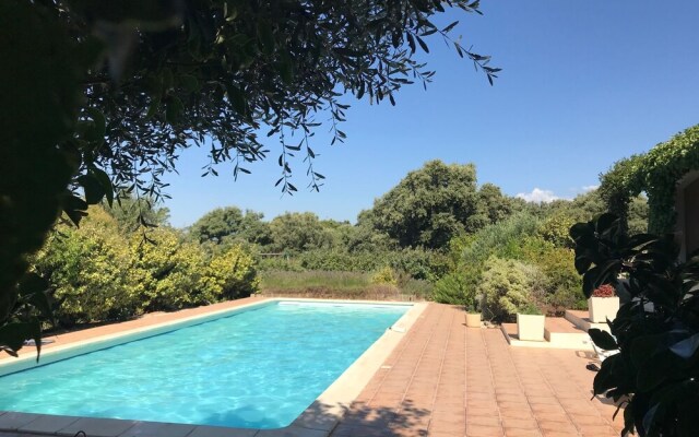 Charming Villa in Escales With Jacuzzi