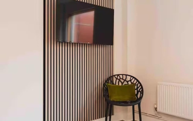 Central 1-bed Apartment With Free Parking & Wifi