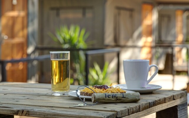 Naankuse Travellers Inn - Hostel