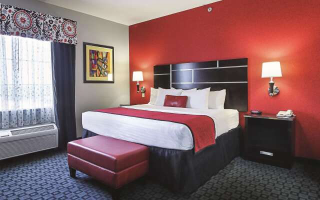 La Quinta Inn & Suites by Wyndham Dallas - Hutchins
