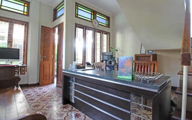RedDoorz Plus near Hartono Mall 2