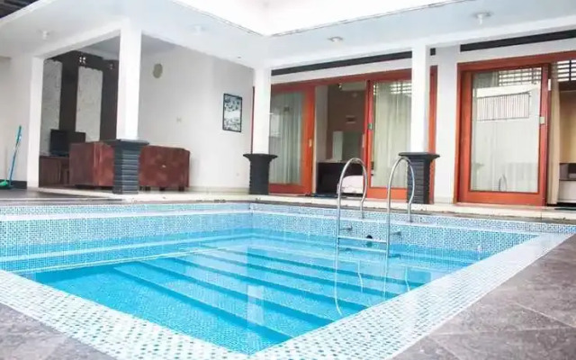 Sutan Raja Villa Kuningan