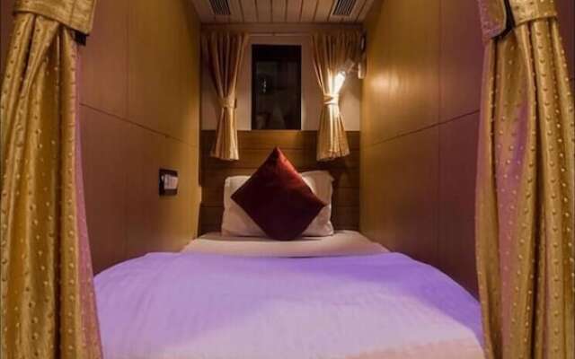 Qubestay Airport Capsule Hotel & Hostel