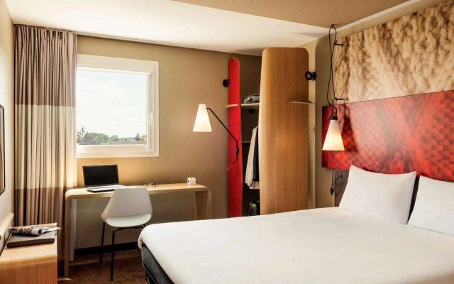 ibis Massy