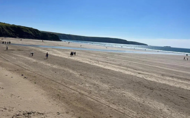 Thistledown Lodge! 5 minutes from beach!