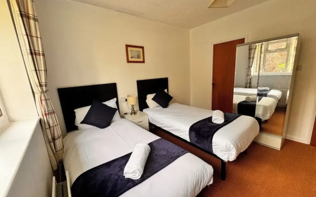 High Trees Gatwick Guest House