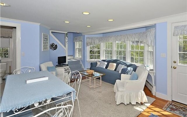 221 Shore Road - Nine Bedroom House