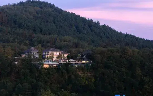 Tengchong Qishan Luxury Hidden · Hillside Hot Spring Mountain Lodge