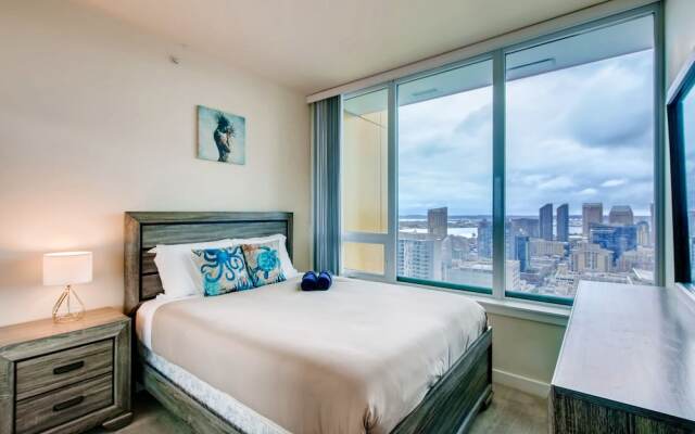 Walk to Everywhere Gaslamp 2 BR2 BA