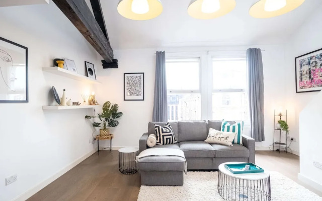 City View Three-bed Premier Apartment London