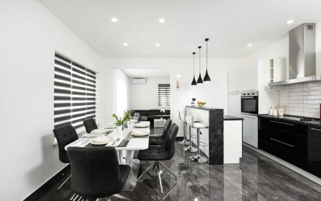 Villa Mare - with HEATED POOL