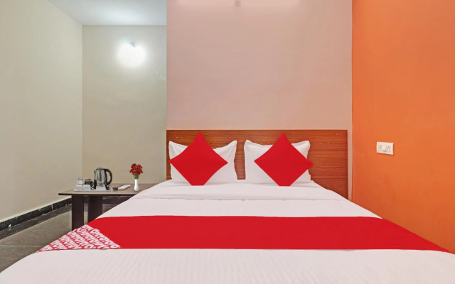 OYO Flagship 80633 Sai Mansion