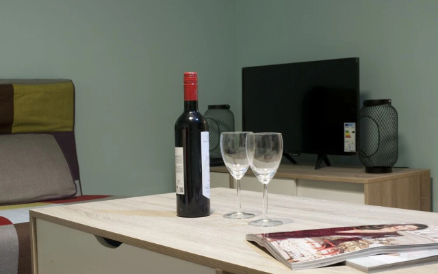 Ambelokipi. Spacious Sunny Apartment