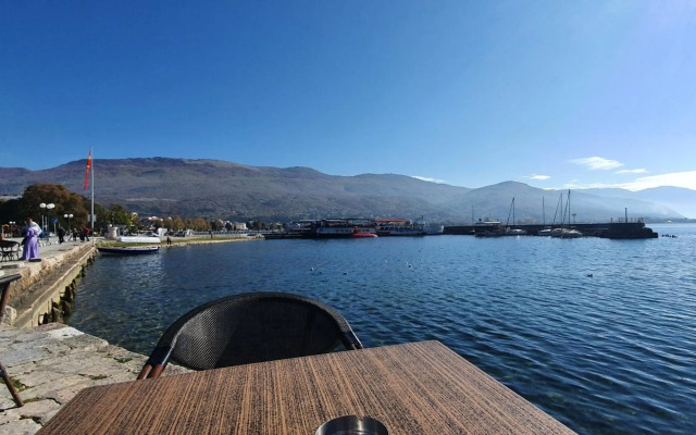 Svir Deluxe Apartment No 8