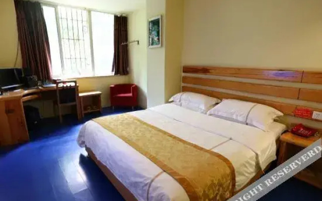 Zitong Aijia Business Hotel