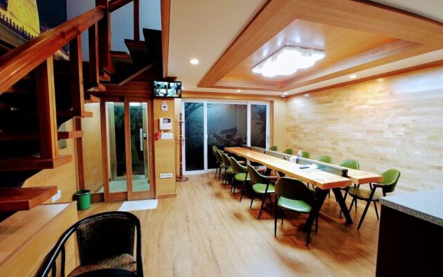 Cheomseongdae House