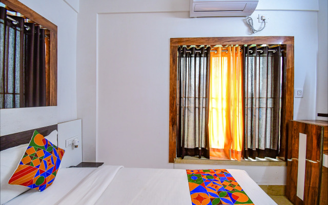 OYO Ruby Park Dream Palace Near Acropolis Mall