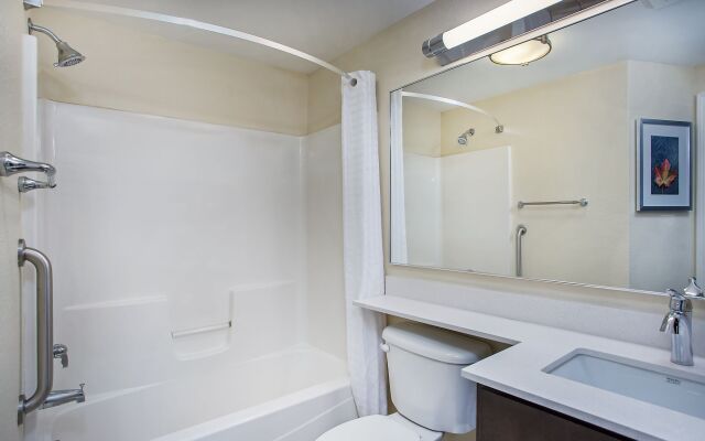 Candlewood Suites Bowling Green by IHG