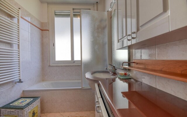 Amazing Apartment in Rapallo With Wifi and 2 Bedrooms