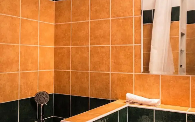 Exclusive Riverside Apartment In Heart Of Prague