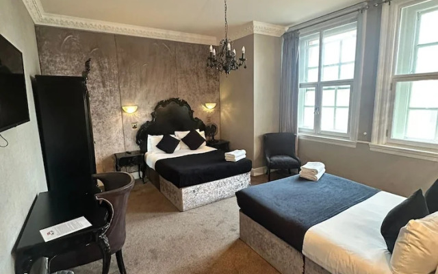 White Star Line Hotel