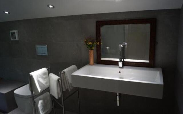 Apartments Lom