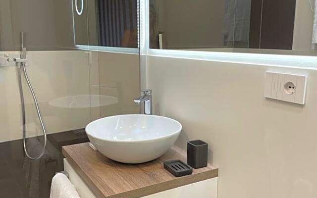 18 Dante Luxury Suites