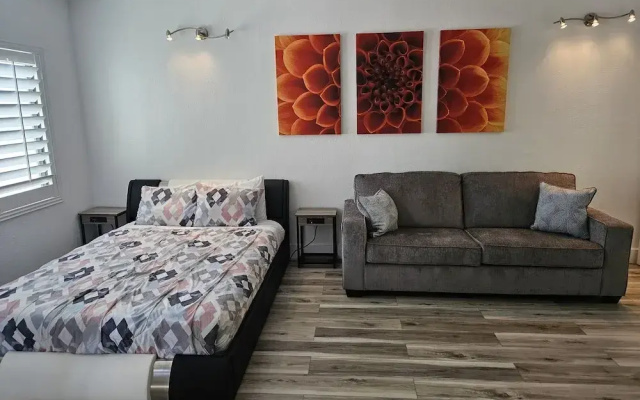 Cozy Condos Near Universal & Seaworld