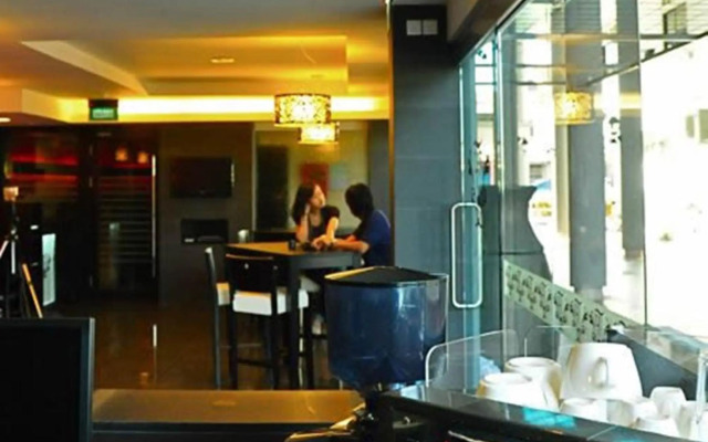 Tat Place Hotel