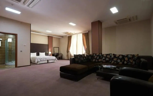 Crossway Hotel