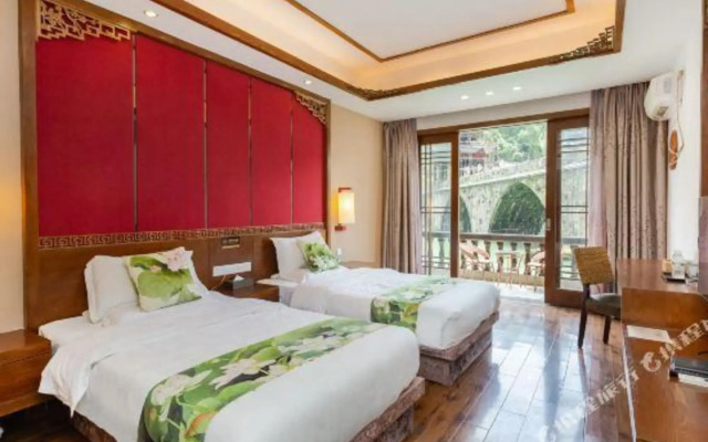 Wushi Ju | Zhenyuan Ancient Town Riverside Homestay