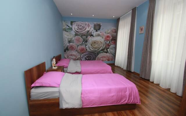 Rose Apartment in Tbilisi