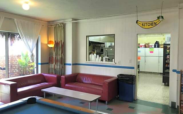Banana Bungalow West Hollywood Hotel & Hostel