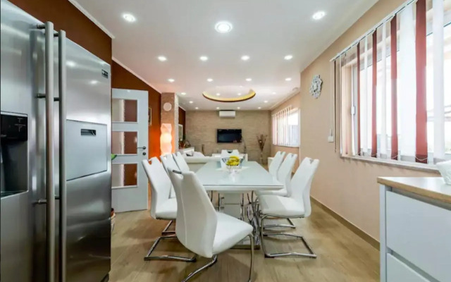 Luxury Apartment Twins